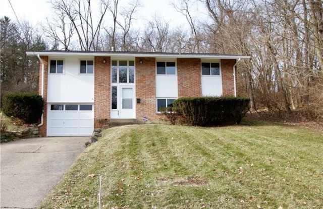 257 Santa Fe Dr - 257 Santa Fe Drive, Bethel Park, PA 15102