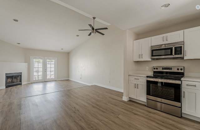 Fully Remodeled!! MOVE-IN SPECIAL: 1 Month FREE Rent photos photos