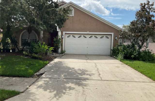 562 LAKE CYPRESS CIRCLE - 562 Lake Cypress Circle, Oldsmar, FL 34677