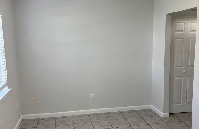 8410 Williamsburg Cir Gallery 2