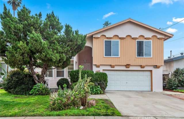 20228 Gifford Street - 20228 Gifford Street, Los Angeles, CA 91306