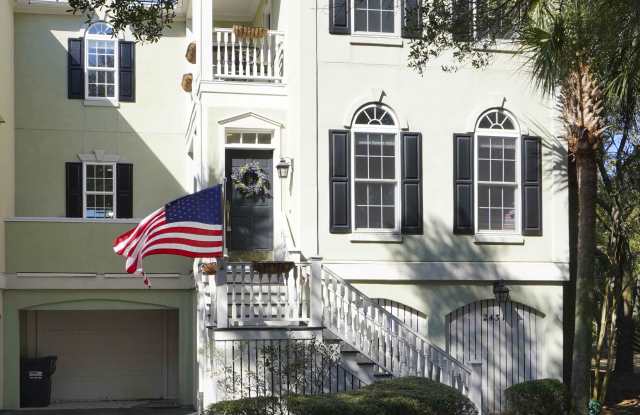 2431 Racquet Club Drive Gallery 1