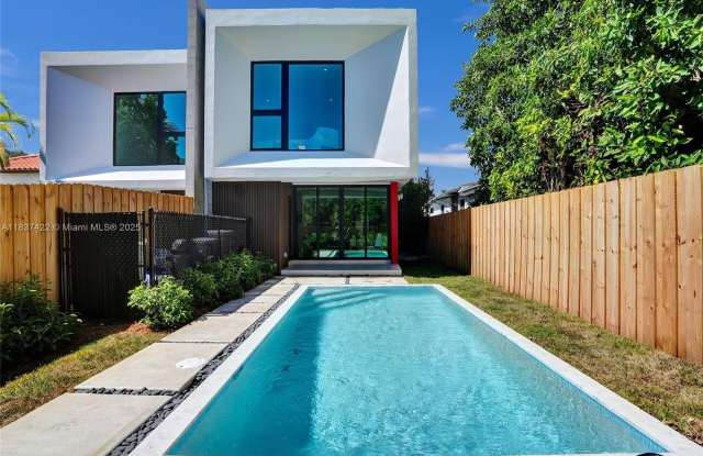 3645 SW 1st Ave photos photos