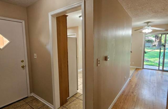 (3) Bed/(1.5) Bath in Core Norman Avail Now! Pets Negotiable! Gallery 3