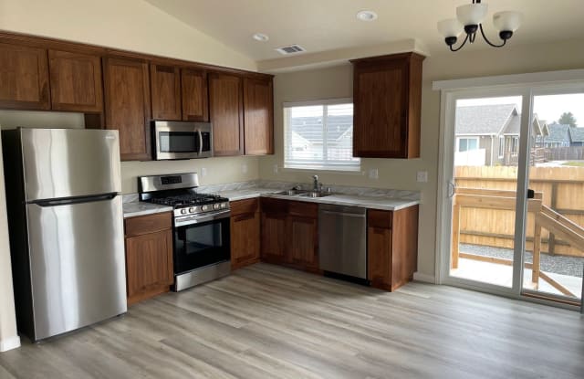 1816 Edeline - 1816 Edeline Ave, McKinleyville, CA 95519