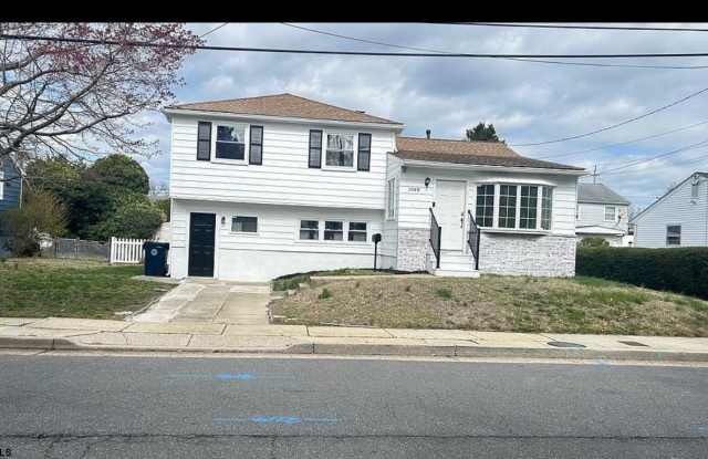 1049 N Michigan Ave Ave photos photos