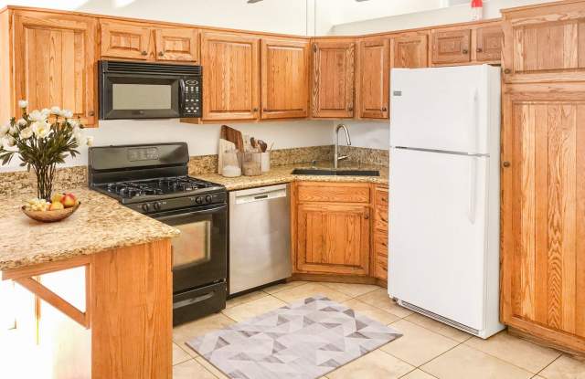 Remodeled 2 Bed/2 Bath town home w/garage in Escondido photos photos