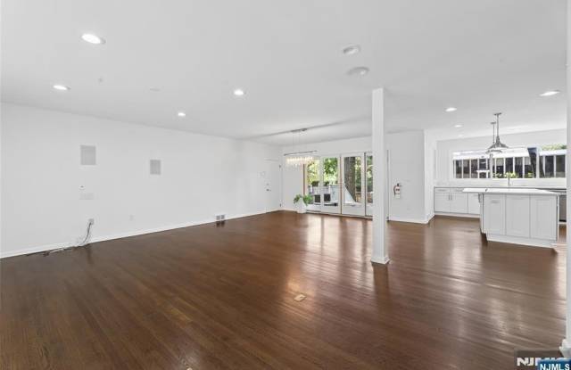 2 Monument Place Gallery 4