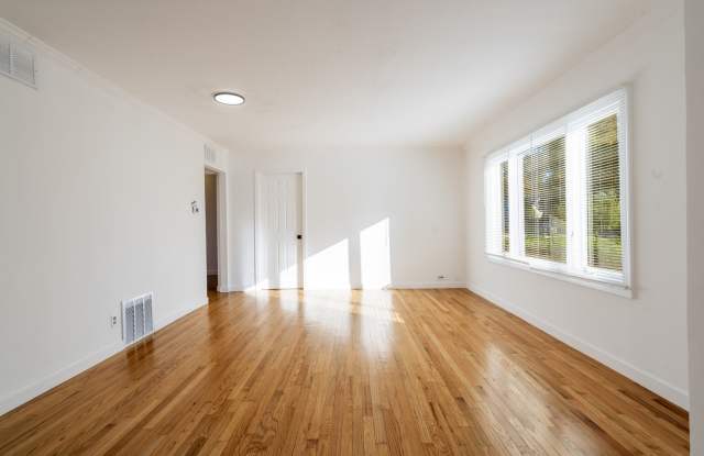 1424 Pine Grove Avenue Gallery 2