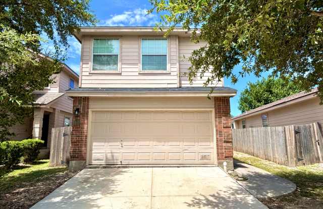 Beautiful home in the desirable Gardens at Woodlake community! - 4015 Desert Circle, Bexar County, TX 78244