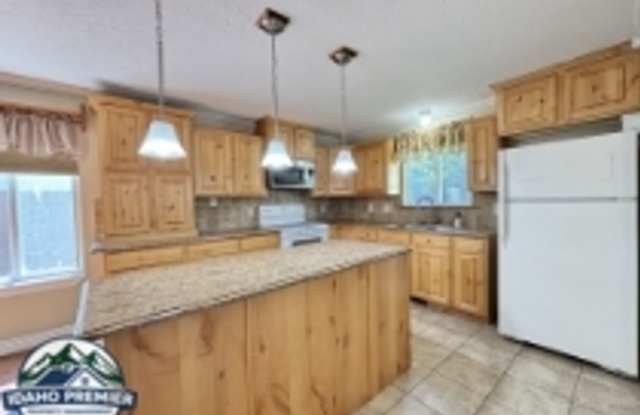 Charming 2-Bed, 1 Bath Single Family Home Gallery 4