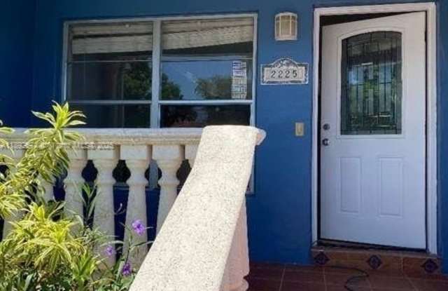 2225 SW 21st Ter photos photos