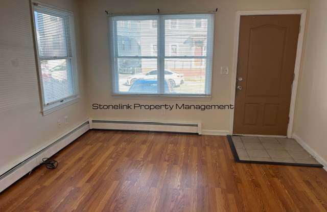 Beautiful Townhouse For Rent in Providence! Gallery 4