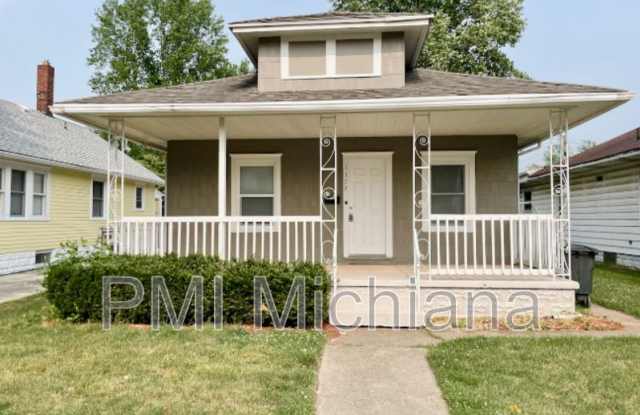 1122 College St photos photos