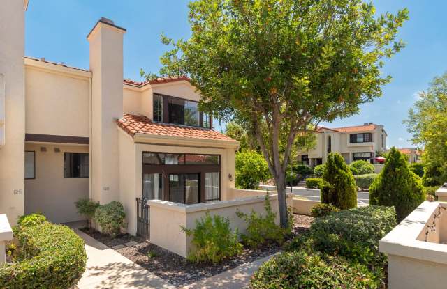 Beautiful 3 bedroom 2.5 bath townhouse across the street from Lake Murray photos photos