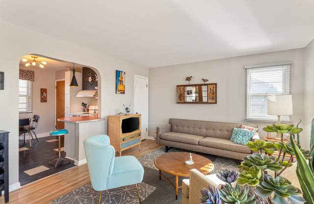 Beautiful Home In Underwood Park Neighborhood photos photos