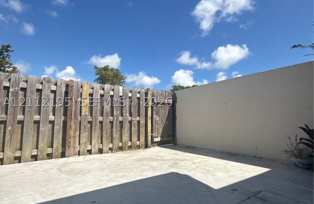 11745 SW 122nd Pl Gallery 2