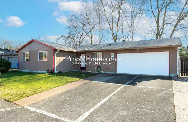 3 Bedroom Charmer in Gresham - Gorgeous Backyard! - 3010 Northeast 24th Street, Gresham, OR 97030