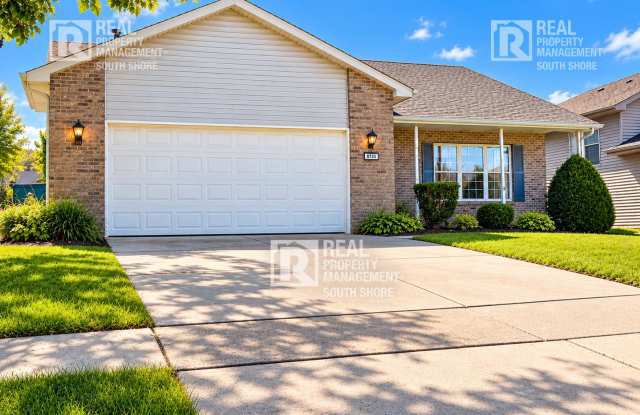 4-Bed/2-Bath Home with Soaring Ceilings, Luxury Kitchen, & Outdoor Living Gallery 1