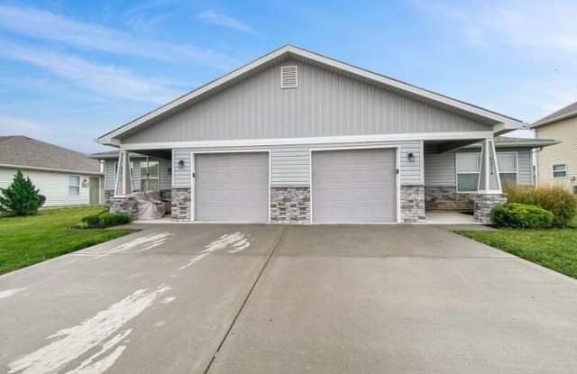 208 SW Marigold St photos photos