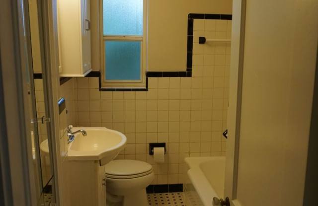 Beautiful 3 Bedroom House Behind Midtown - 1922 Northwest 4th Avenue, Gainesville, FL 32603