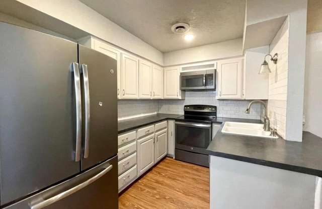 1432 South Stoneridge Manor Gallery 3