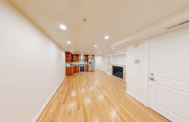 UPDATED 2 + 2 Condo in Columbia Heights Gallery 3