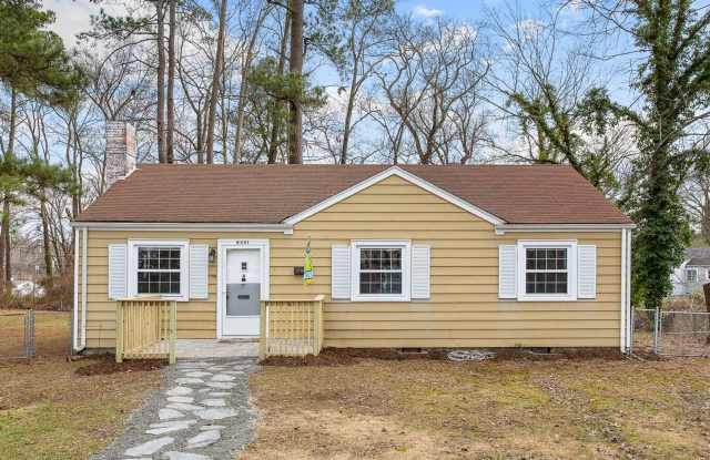 ADORABLE BUNGALOW IN LAKESIDE photos photos