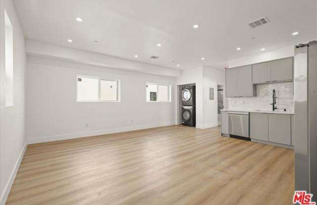 912 N Hudson Ave photos photos
