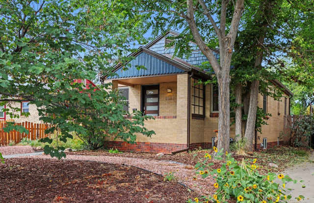 Charming 3BR/2BA Historic Home | One Block from City Park Golf Course! Gallery 4