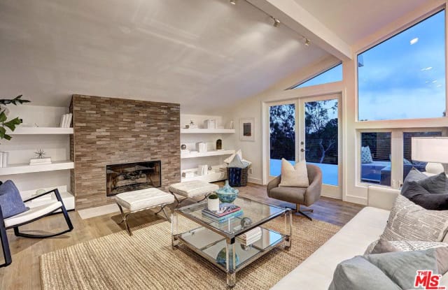 1067 LAS PULGAS Road - 1067 Las Pulgas Road, Los Angeles, CA 90272
