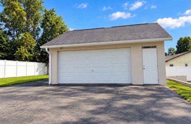 5280 BEACHVIEW Drive Gallery 2