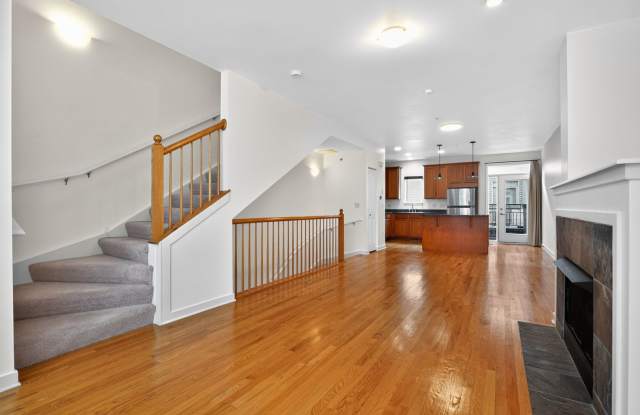 Charming 2BR Townhome in Chicago photos photos