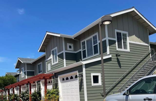 Beautiful North Davis 2bed/2 bath Upstairs Condo photos photos