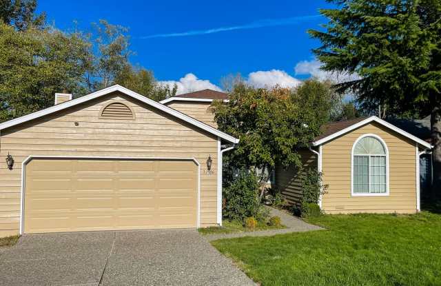 Desirable 3 Bedroom Rambler in Federal Way - 32906 16th Place Southwest, Federal Way, WA 98023