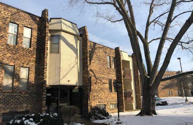 2208 Country Club Drive unit: 3 photos photos