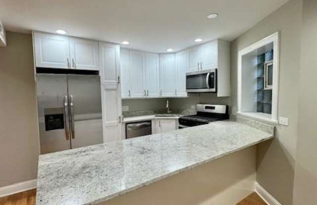 3647 N Marshfield Gallery 2