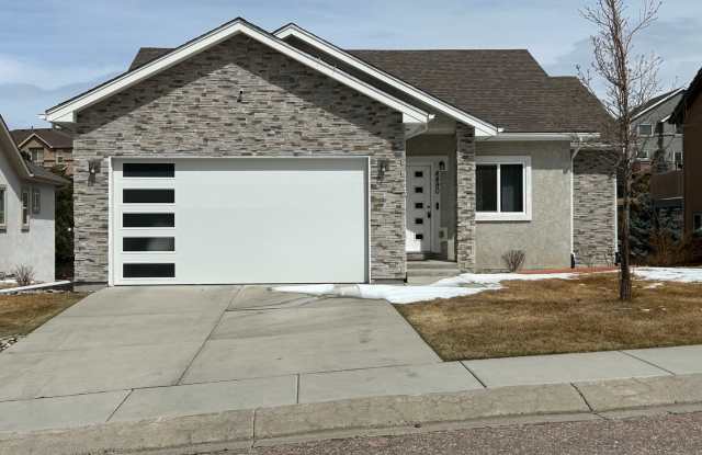 Deer Run Home-lawn care included photos photos