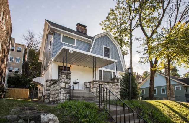 3-bedroom 3-bathroom w/a loft in historic Pendleton Heights! photos photos