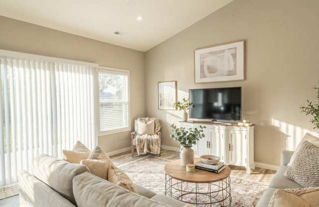 179 Lakeshore Ct Gallery 2