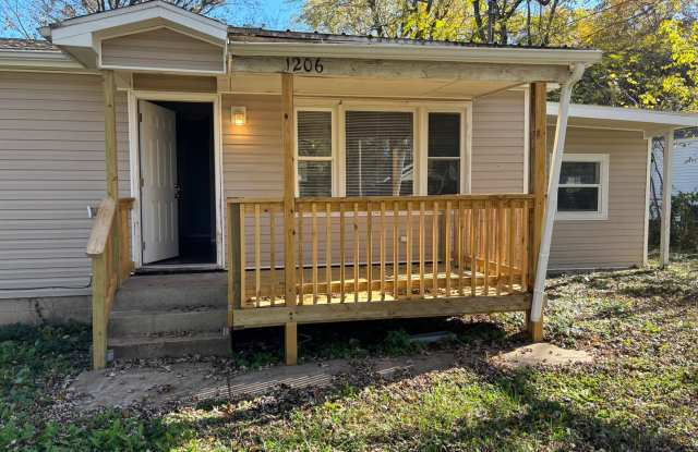 3-Bedroom Home in a Quiet Neighborhood! (Ask about our special) - 1206 North Brown Avenue, Springfield, MO 65802