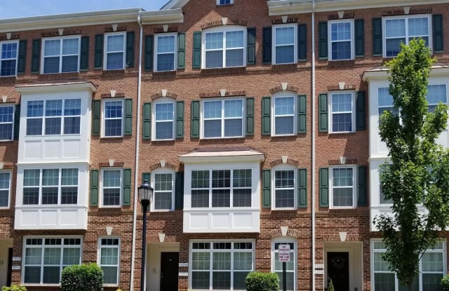 19286 HARLOW SQUARE - 19286 Harlow Sq, Lansdowne, VA 20176