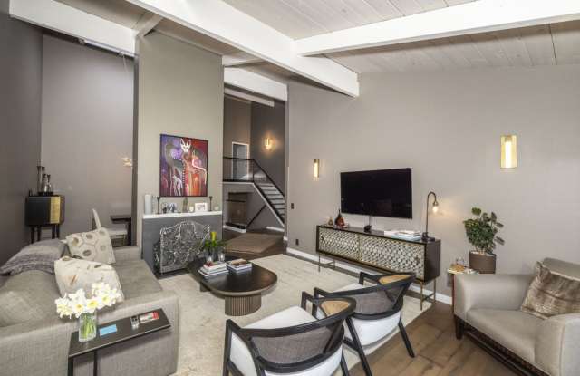 Tastefully Furnished 3 Bed, 2 Bath Home w/ Views of Greenbelt photos photos