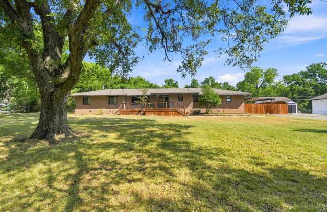 ONE OF A KIND BIXBY RENTAL WITH SPRAWLING YARD! MOVE IN READY! photos photos