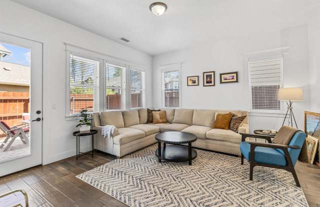 3271 S Burgess Ln Gallery 4
