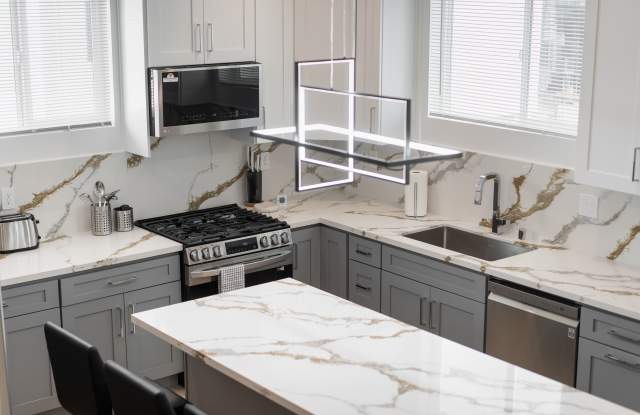 4831 Riverton Ave photos photos
