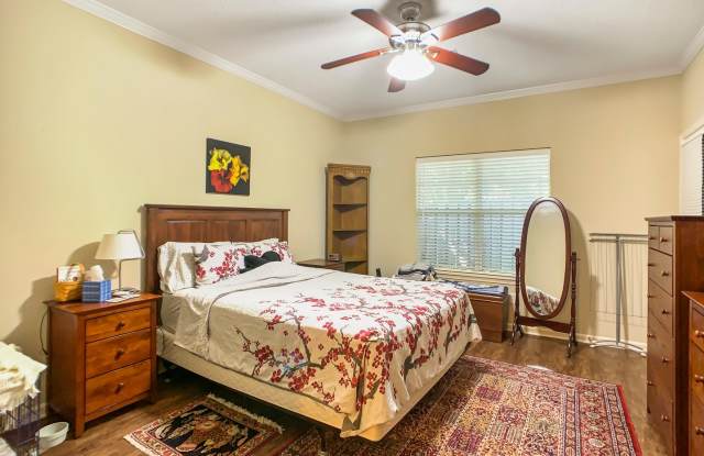 2 bed 2 bath condo  - Great loacation! Gallery 3