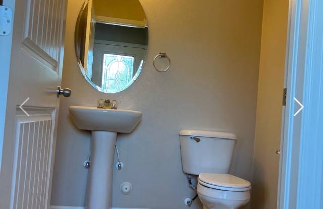 Townhome close to Powers Corridor Gallery 4