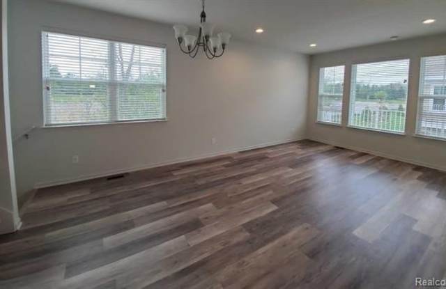 4923 TREESIDE LANE Gallery 3