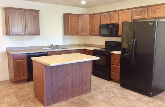 Updated!! 4 bedroom, 3 bath townhouse for Rent Gallery 3
